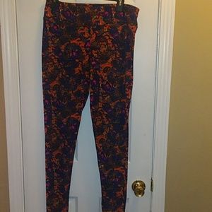 Lularoe legging; tall and curvy